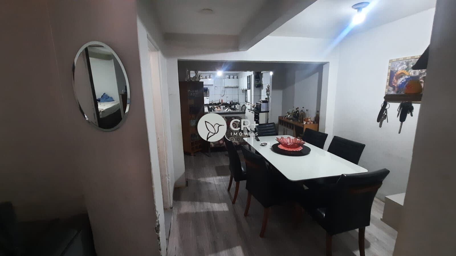 Sobrado com 2 apês e comércio, no Bairro Santa Luzia