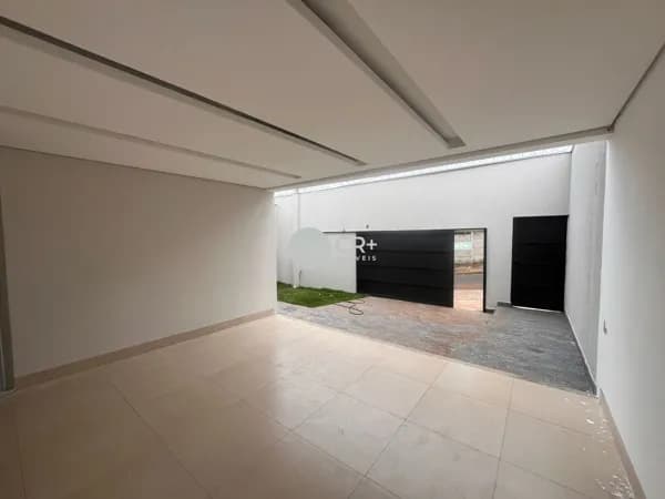Casa Sobrado, 3 suites, escritório, com 250 m² e 3 vagas garagem.