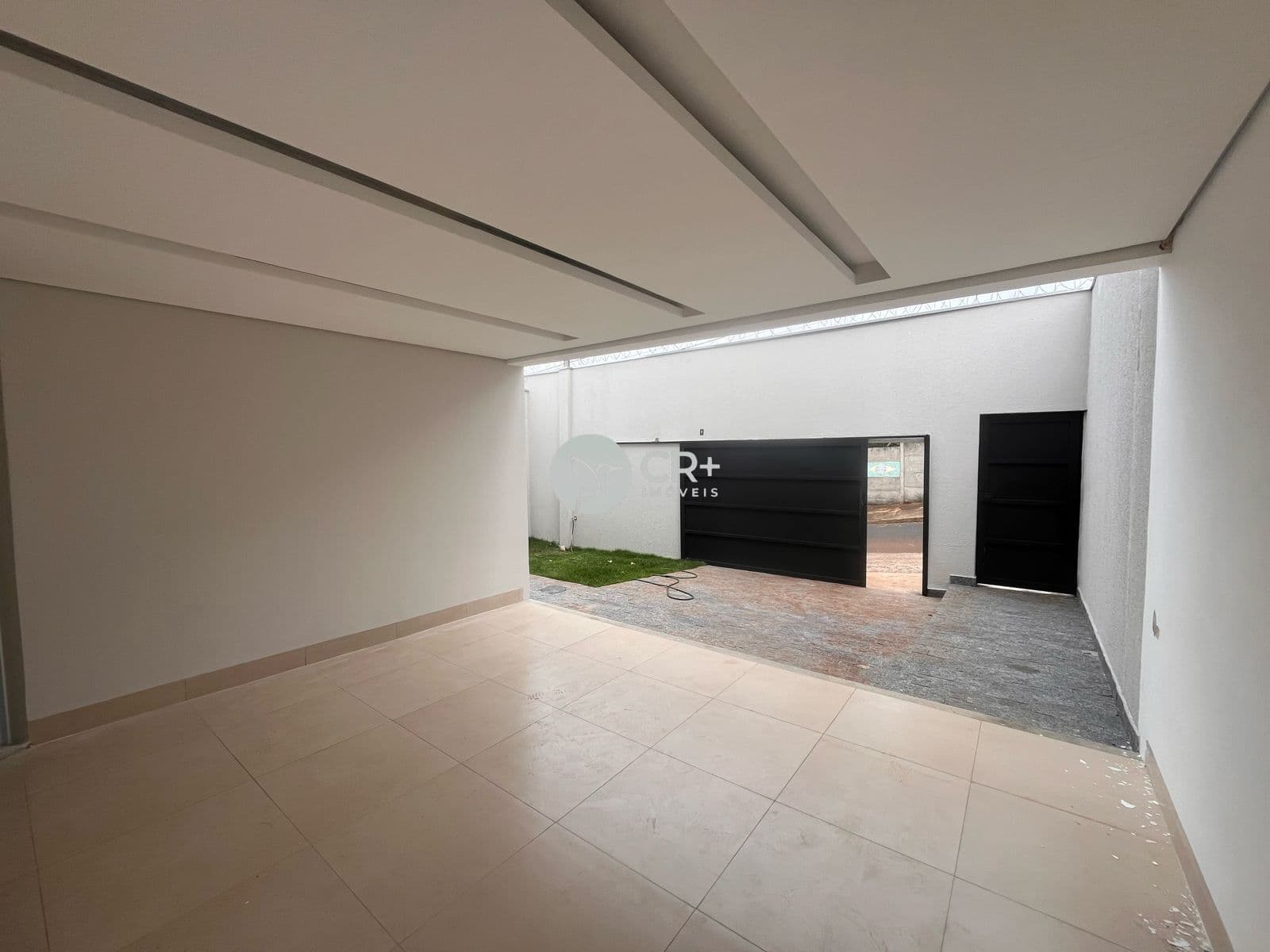Casa Sobrado, 3 suites, escritório, com 250 m² e 3 vagas garagem.