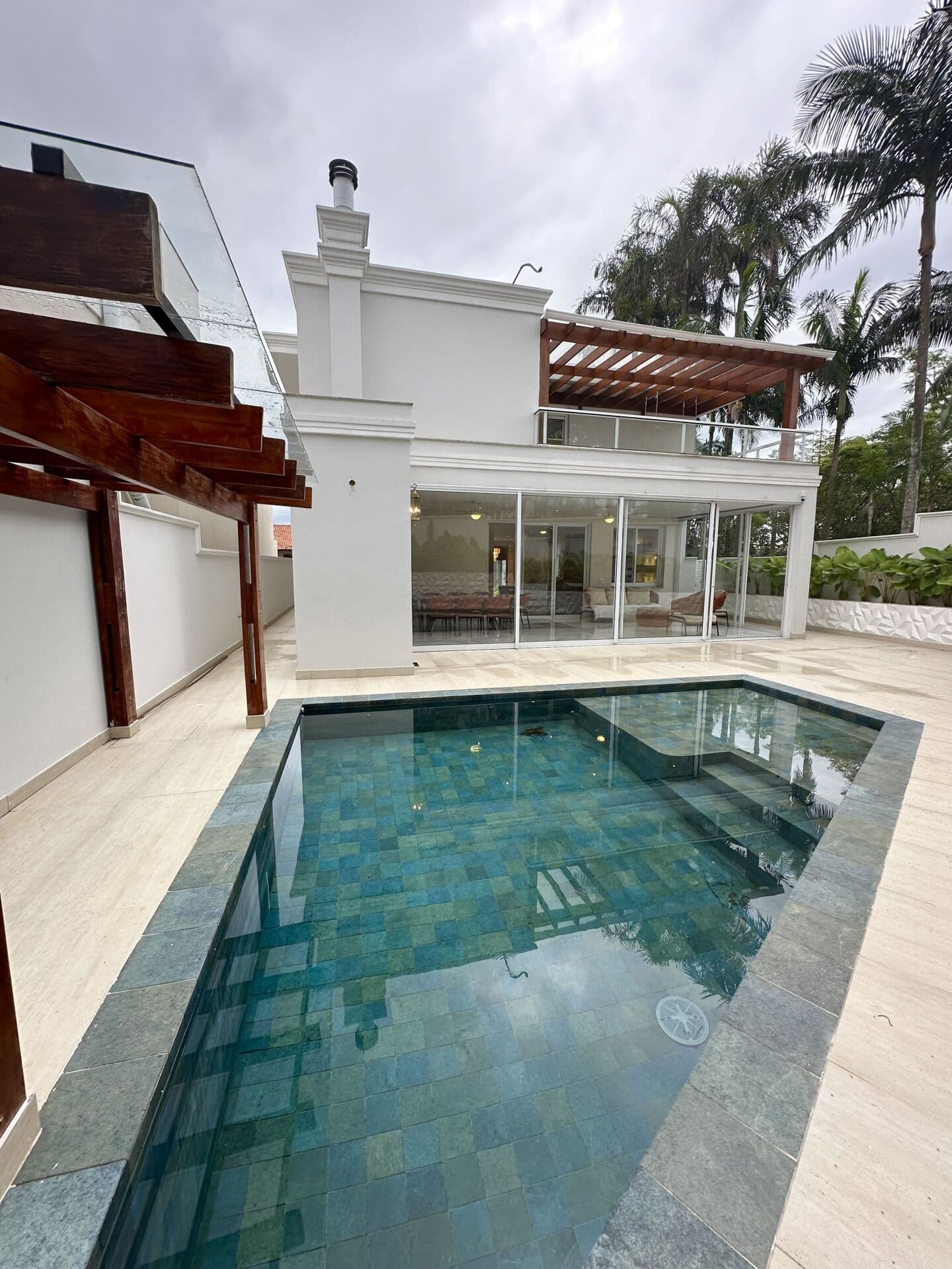CASA MOBILIADA - R$ 5.300.000,00 - RESIDENCIAL 3