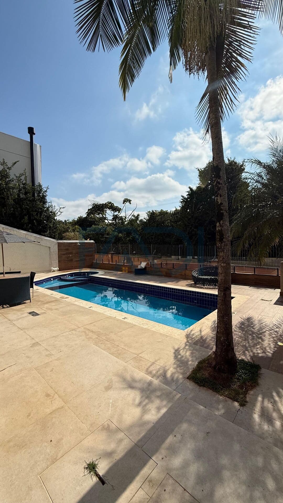 CASA MOBILIADA - LOCAÇÃO - R$ 26.000,00