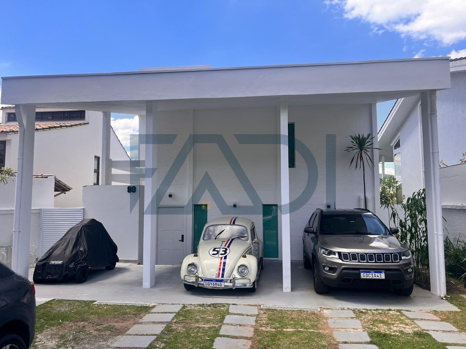 Casa reformada em Condomínio Residencial 4