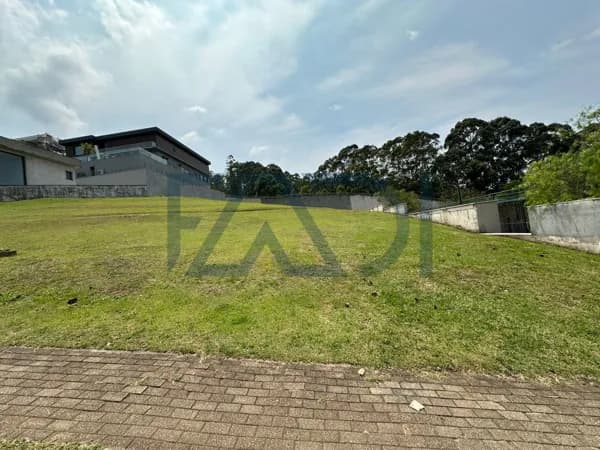 Terreno em Condomínio Tamboré 10