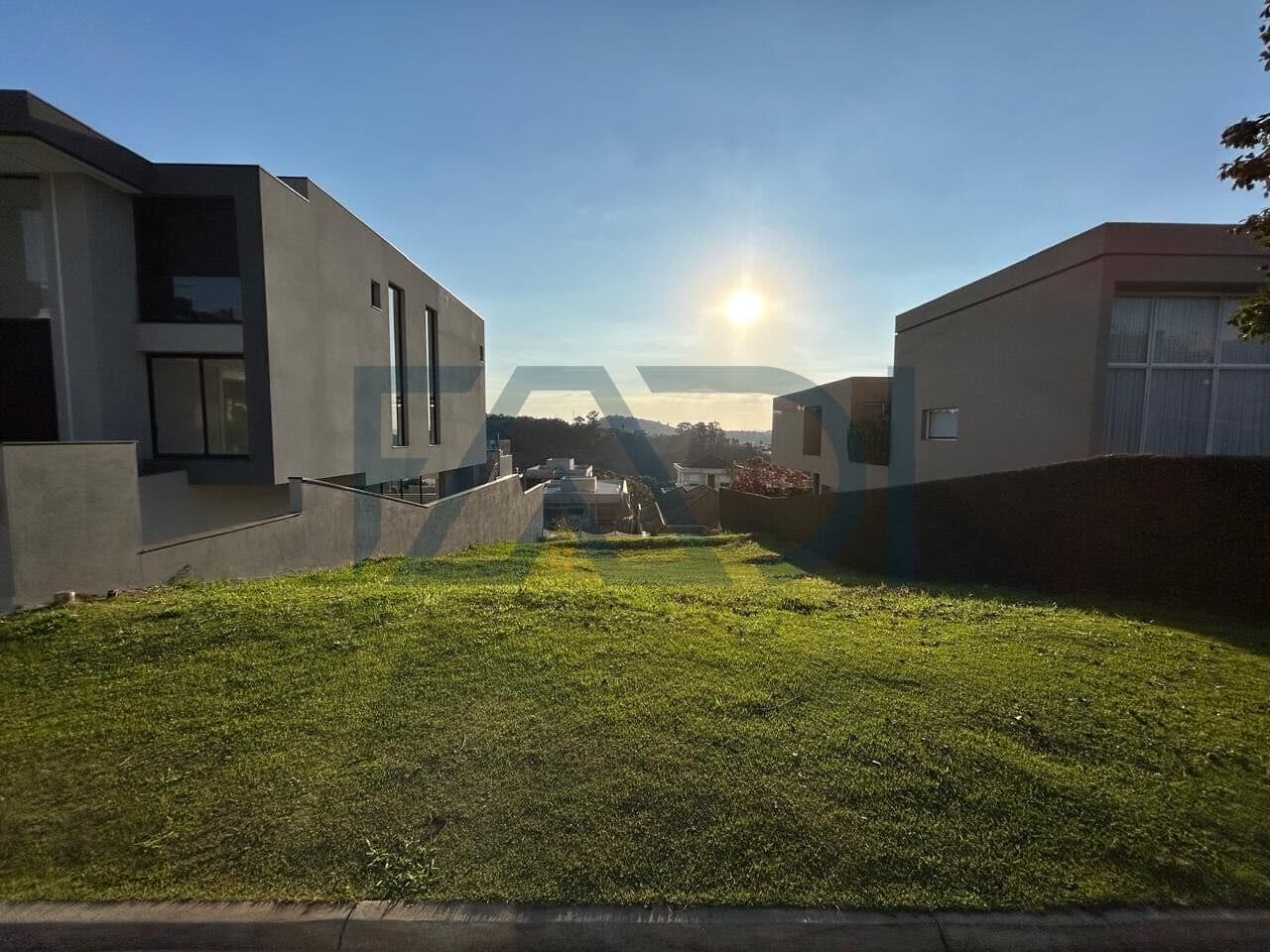 Terreno 490m2 - Gênesis 2 - Alphaville/SP - R$ 3.890.000,00