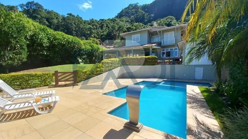 CASA À VENDA EM CONDOMÍNIO - ITAIPAVA - PETROPOLIS/RJ - R$ 2.300.000,00