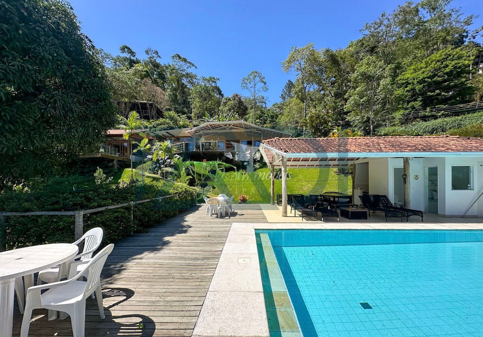 CASA EM CONDOMINIO À VENDA ITAIPAVA PETROPOLIS/RJ - R$ 3.550.000,00