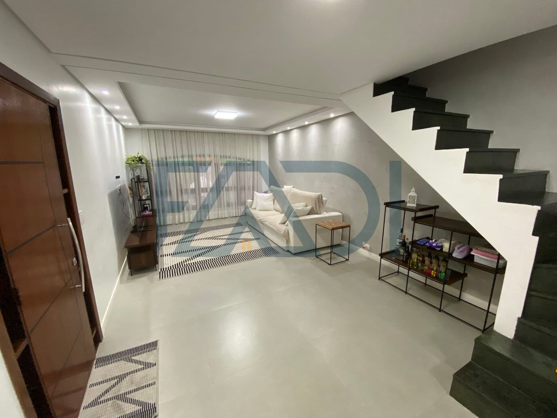 Casa Reformada à Venda (200m2 - 3 Dorm) - Jd. Santa Cruz/SP - R$ 850.000,00