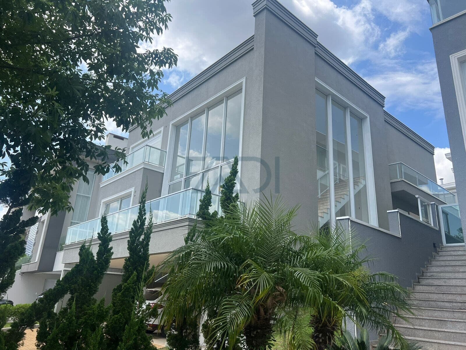 Casa à Venda com 4 Suítes (470m2) - Alphaville/SP - R$ 4.515.000,00
