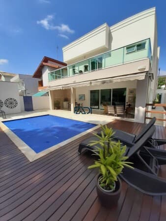 CASA COM PISCINA RESIDENCIAL 9 - R$ 3.300.000,00