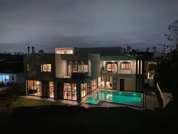 Casa em Condomínio Tamboré 2