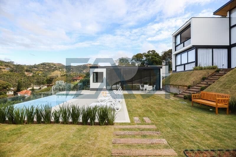 CASA EM CONDOMINIO À VENDA ITAIPAVA PETROPILIS/RJ R$ 3.650.000,00