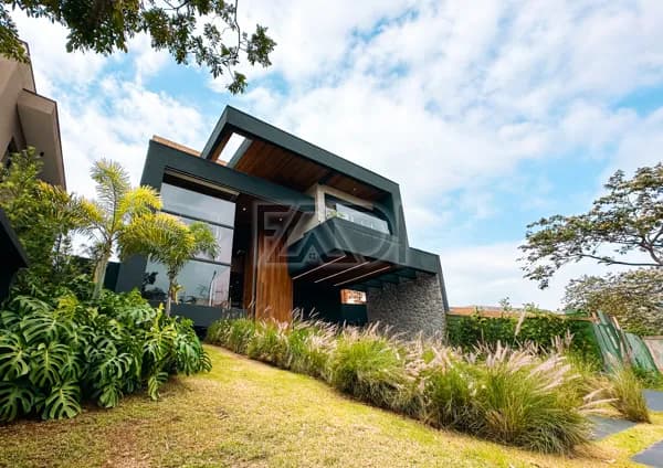 Casa em Condomínio Genesis 2