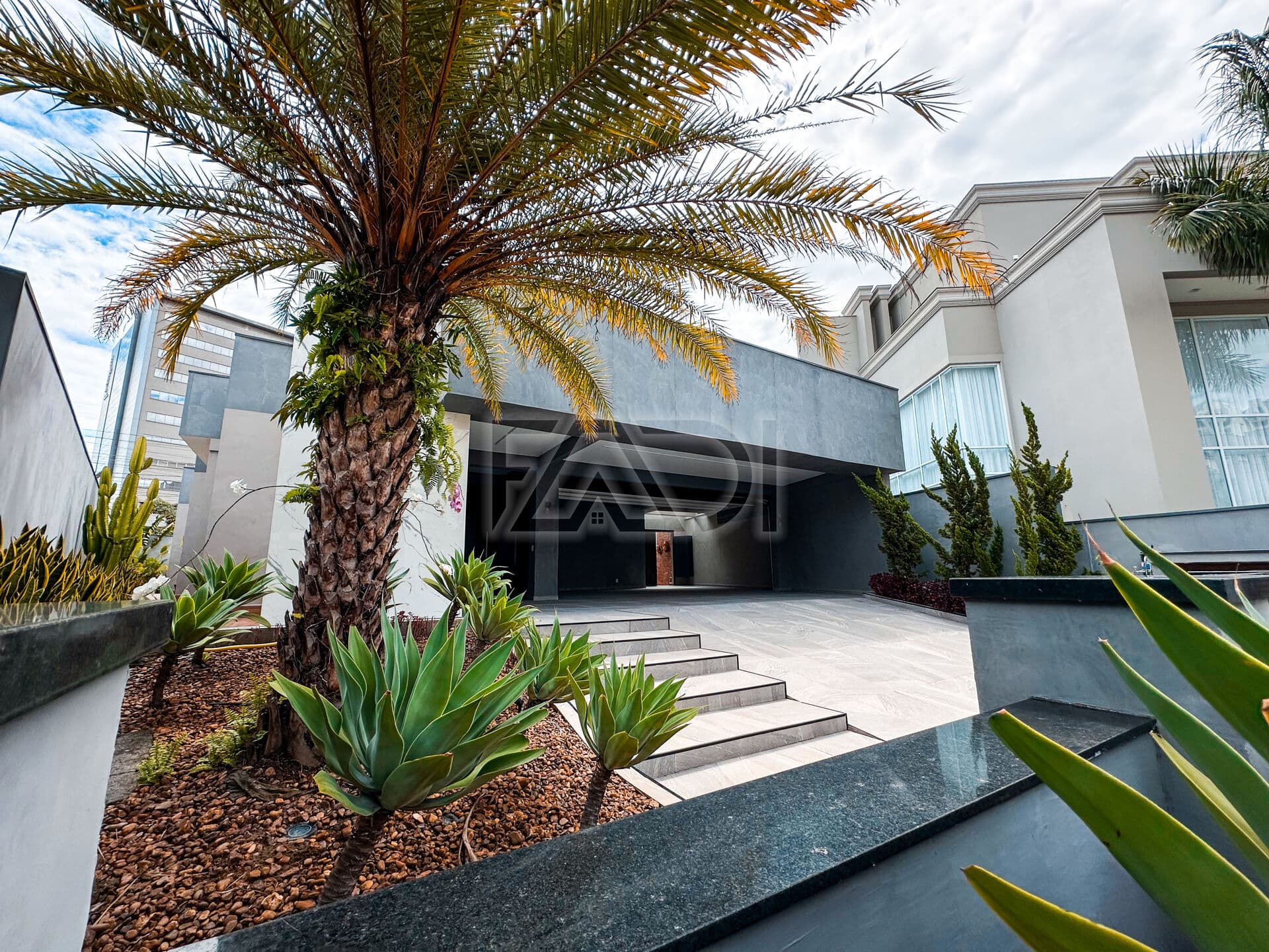 Casa Térrea à Venda - Res. Roberto Simonsen - São Caetano do Sul/SP - R$ 10.500.000,00