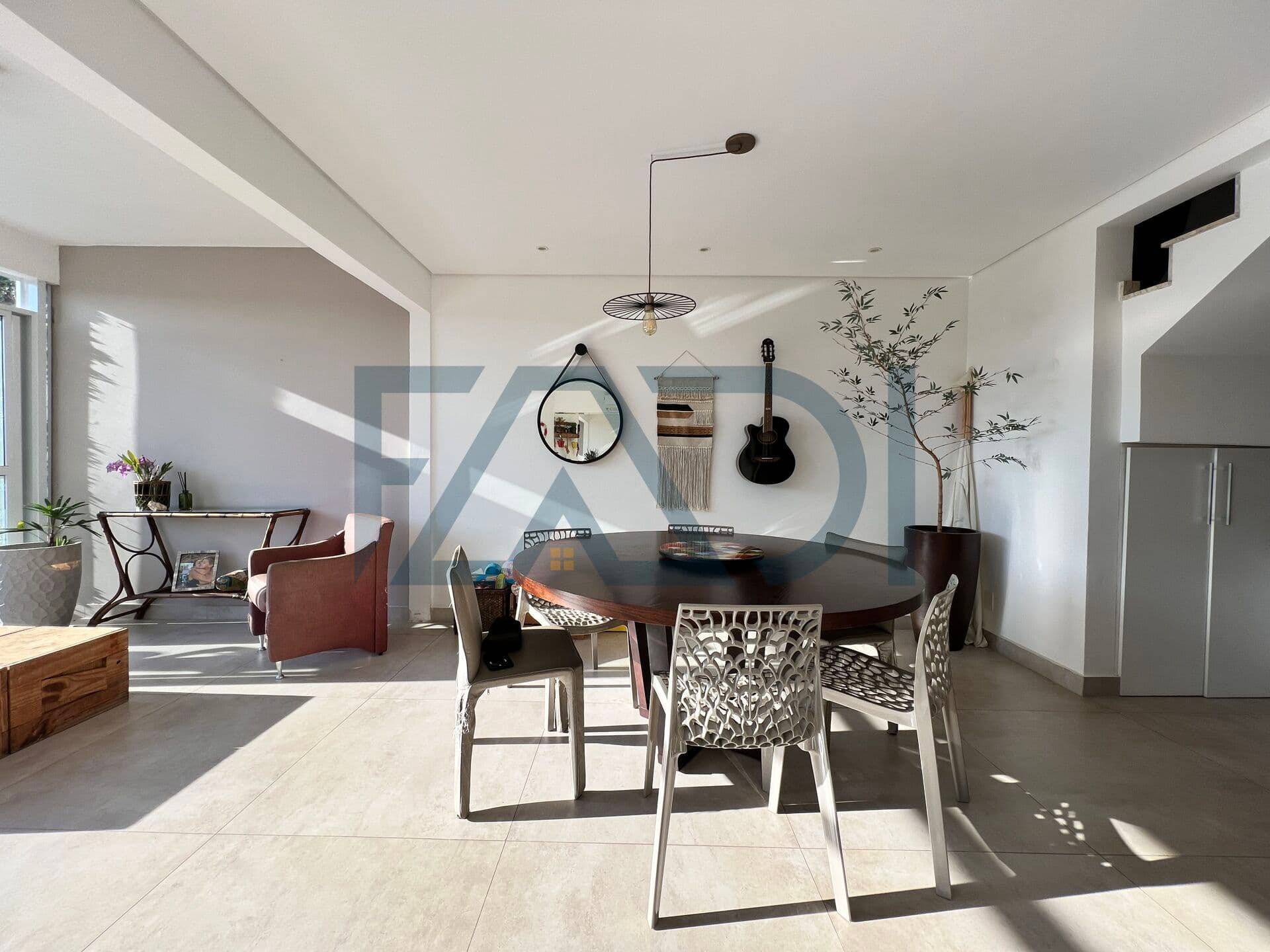 CASA À VENDA QUINTAS DO TAMBORÉ - R$2.000.000,00 - 180m2