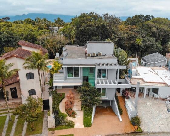 CASA NOVA - 100 Metros da Praia - RIVIERA - R$ 8.000.000,00