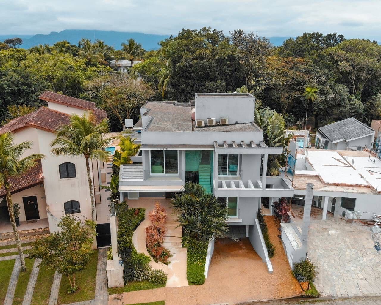 CASA NOVA - 100 Metros da Praia - RIVIERA - R$ 8.000.000,00