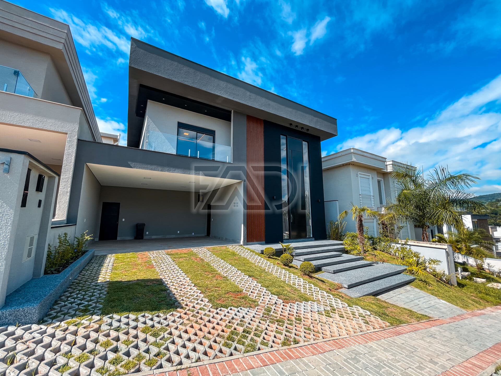 CASA A VENDA NO ITAHYE - R$ 4.600.000,00