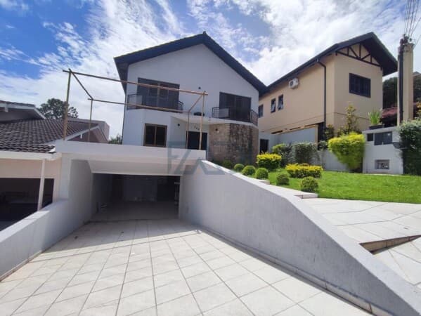 Casa Residencial 9 - 4 quartos sem 2 suítes - piscina e salão de festas