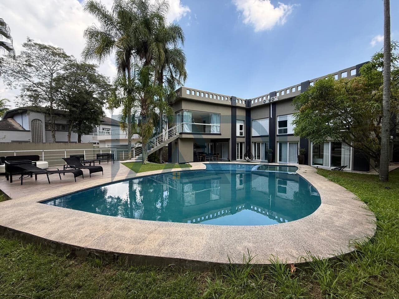 CASA PARA LOCAÇÃO RESIDENCIAL 02 900m2