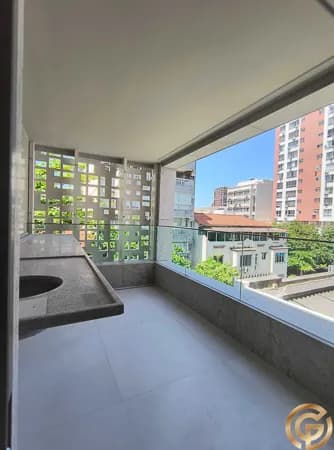 Apartamento Alto Padrão, Studio-Suíte com Vaga, andar alto e vista frontal, ideal para aluguel de alto padrão.