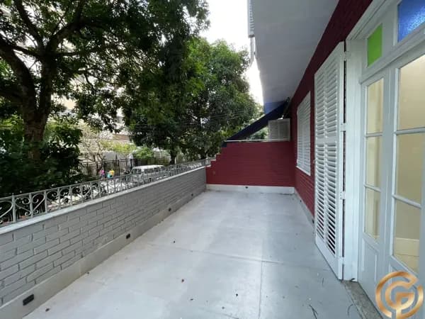 Apartamento Garden reformado em Alto Padrão, 2 quartos, sendo 1 suíte, no bairro mais nobre do Rio, Leblon.