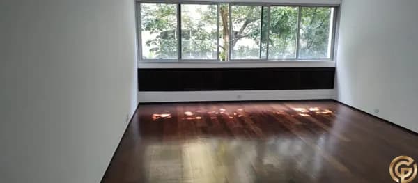 Apartamento Padrão, 190m², 4 quartos, duas dependências de serviço, 1 Vaga e bem localizado em Copacabana.
