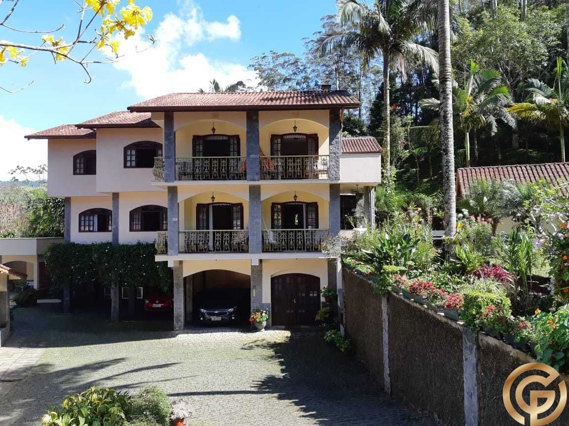 Chácara Cinematográfica | 2.200 m² de Terreno | 1.205 m² Construídos | Porteira Fechada
