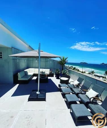 Cobertura Duplex Frente Mar 750m² – 5 Suítes, Piscina e Cinema na Barra da Tijuca