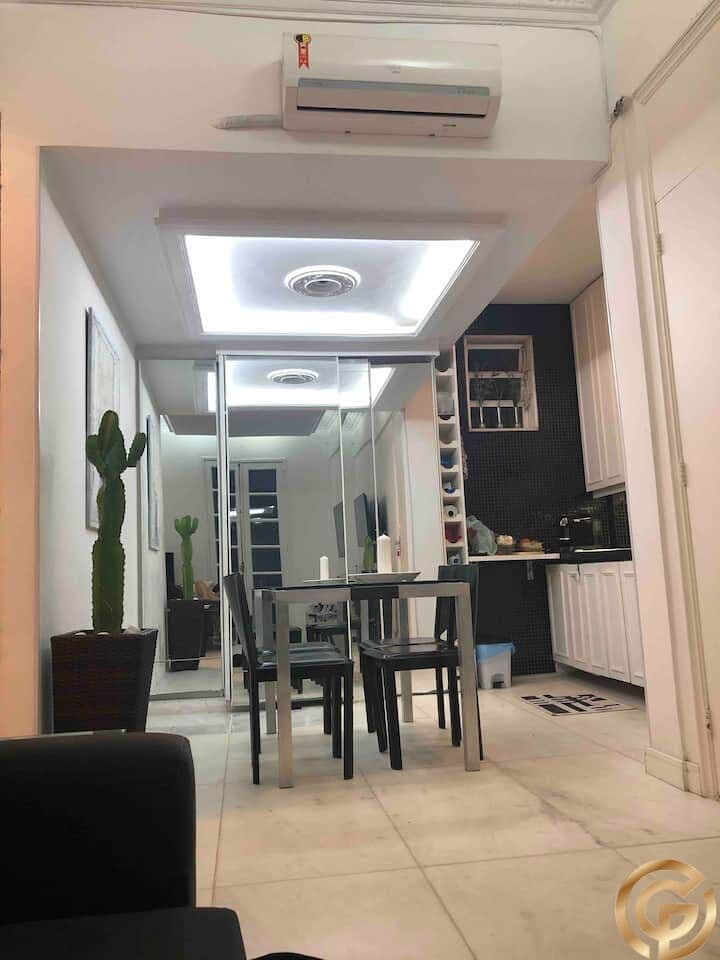 Apartamento Reformado, 2 suítes, numa das melhores ruas do Leblon. Excelente investimento shortstay.