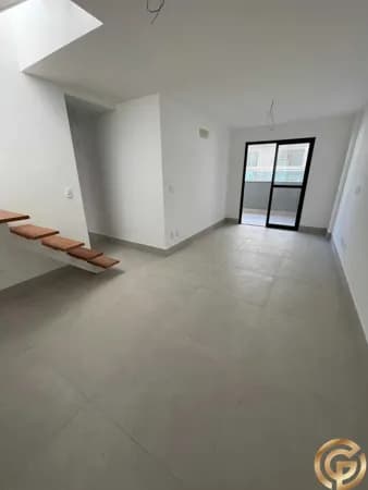 Lindíssima cobertura duplex de alto padrão, 114m², nova e a apenas 150 metros da praia, no melhor trecho do Recreio dos Bandeirantes.
