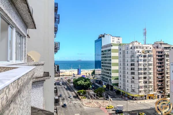 Apartamento reformado, Alto Padrão, vista ao Mar, 135m² a duas quadras da Praia de Copa, próximo ao Leme e Shopping Rio Sul.