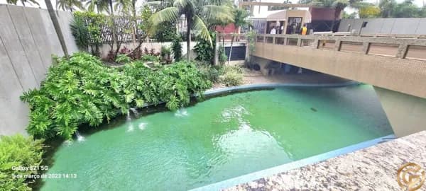 Apartamento amplo, 138m² mais varanda, sol matinal, 2 vagas e lazer completo, na Praia da Barra.