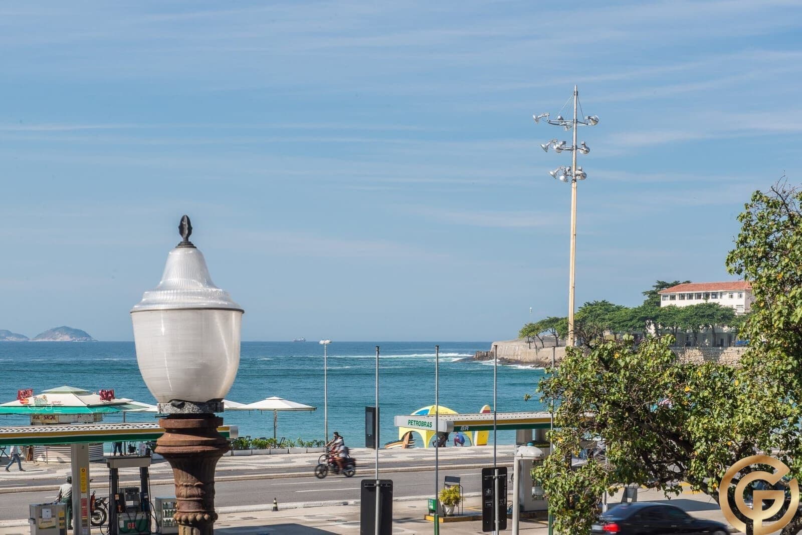Apartamento amplo e reformado, na Praia de Copacabana, 196m², 3 quartos (2 suítes), Vaga e vista Mar.