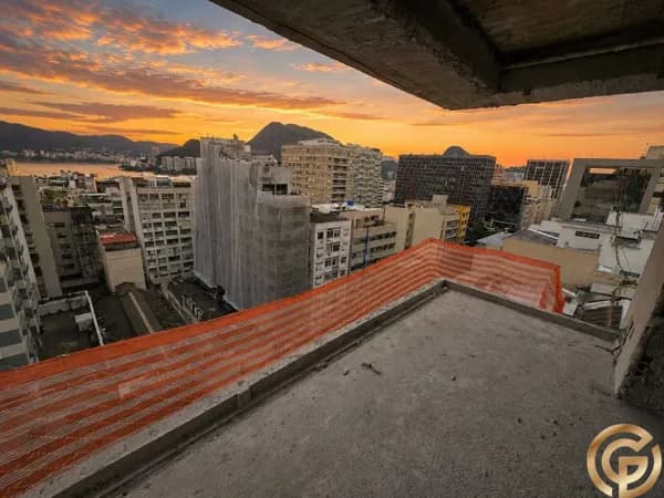 Apartamento STUDIO, no Marias Estúdios Ipanema, entre Metrô N. Sra da Paz e Posto 9, a poucos passos da Praia de Ipanema.