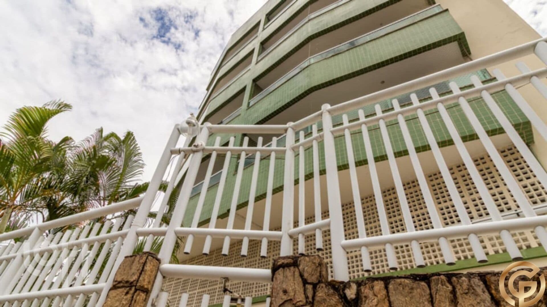 Apartamento de 104m², 3 quartos, 1 vaga, varanda, andar baixo, Play com churrasqueira, no Pechincha - Jacarepaguá