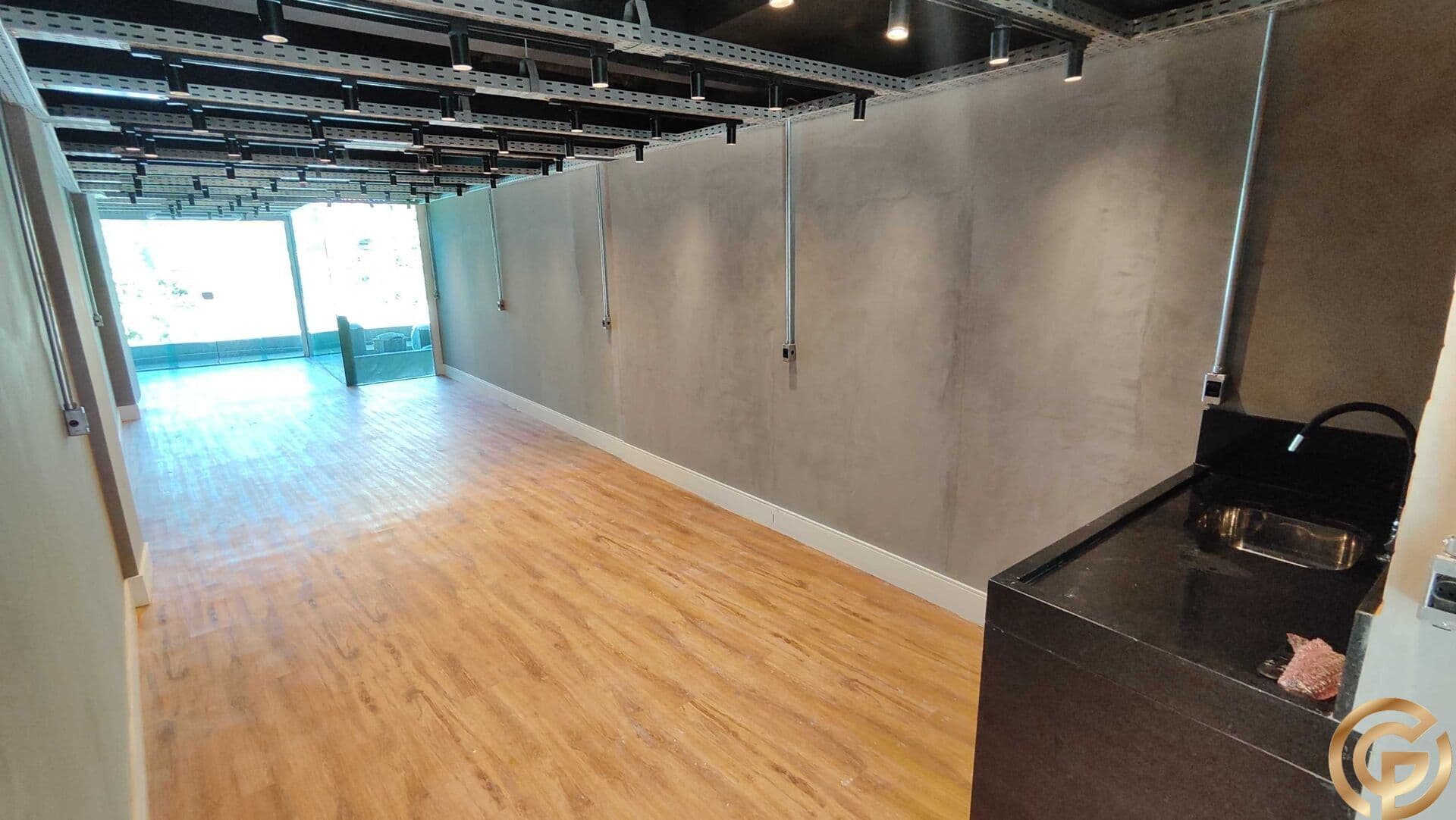 Sala Comercial Blue Sky – 48m², 1 Vaga, Reformada – Barra da Tijuca