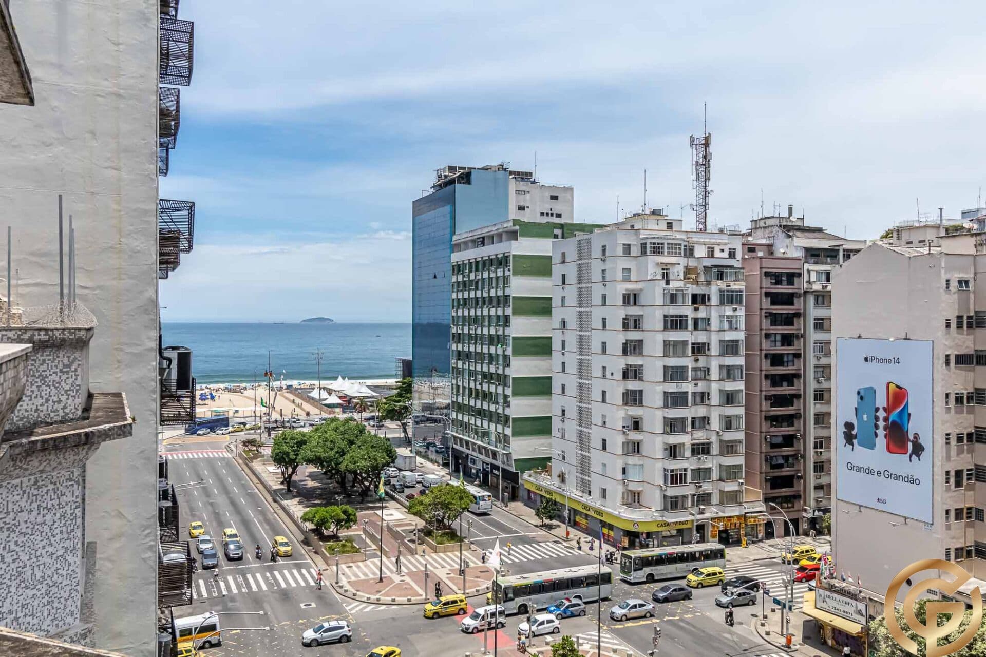 Reformado apartamento de 135m², 3 quartos sendo 1 suíte, vista Mar, a duas quadras das Praias de Copacabana e Leme