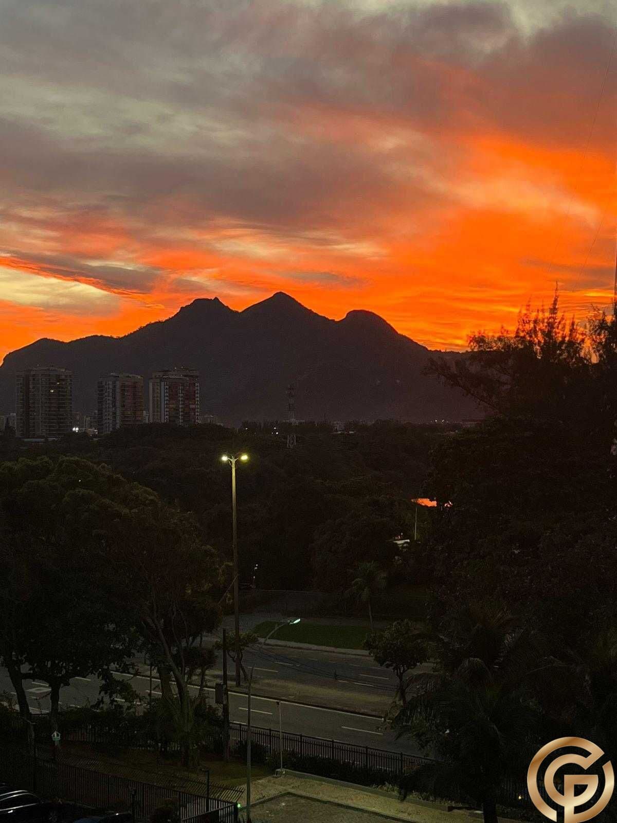 Apartamento à venda – Alfa Barra | 2 Quartos + Dependência | Vista Pedra da Gávea e Lagoa