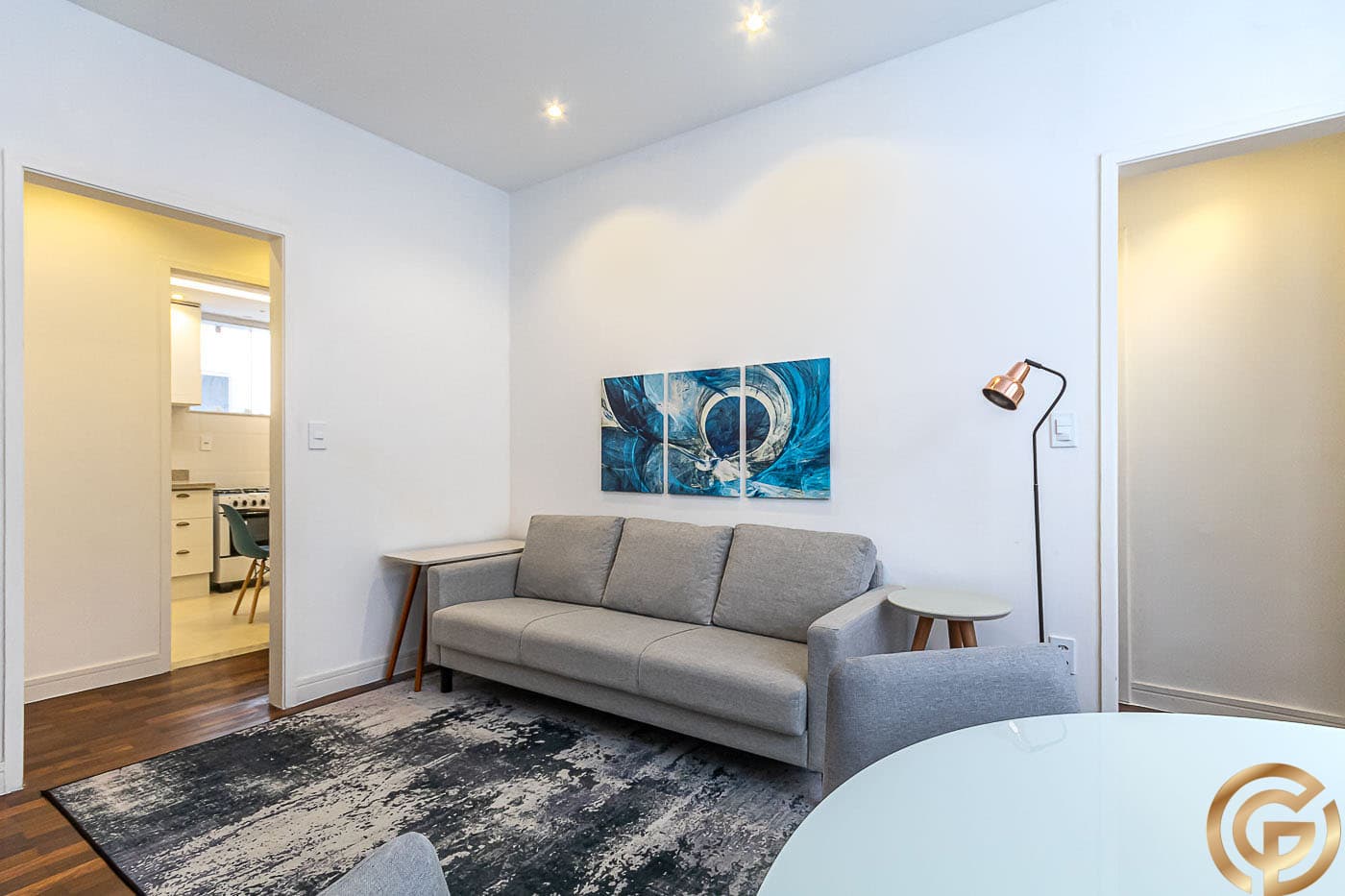 Apartamento Reformado, 80m², Vaga, Porteira Fechada, no Bairro Peixoto (Posto 4), em Copacabana.