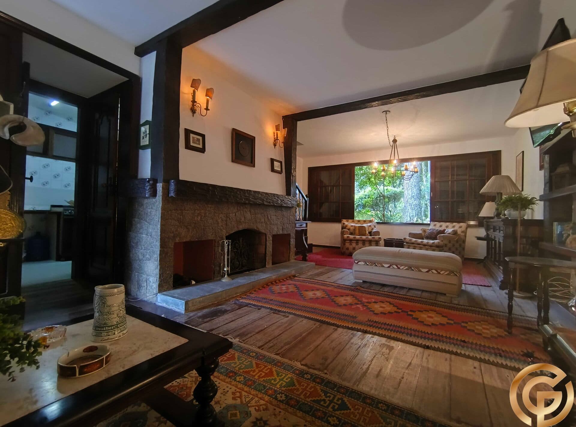 Casa em estilo Suíço, 3qtos, em Condomínio com lazer e bosque, no ponto mais turístico de Teresópolis.
