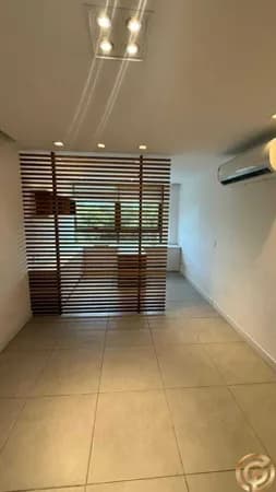 Sala Comercial 32m² reformada no Lead Américas – Pronta para empresa ou escritório