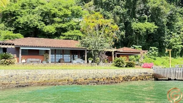 Paraíso particular com 42 mil m² e 130 metros de frente para o mar, águas cristalinas e uma vista deslumbrante. na Ilha da Gipóia – Angra dos Reis
