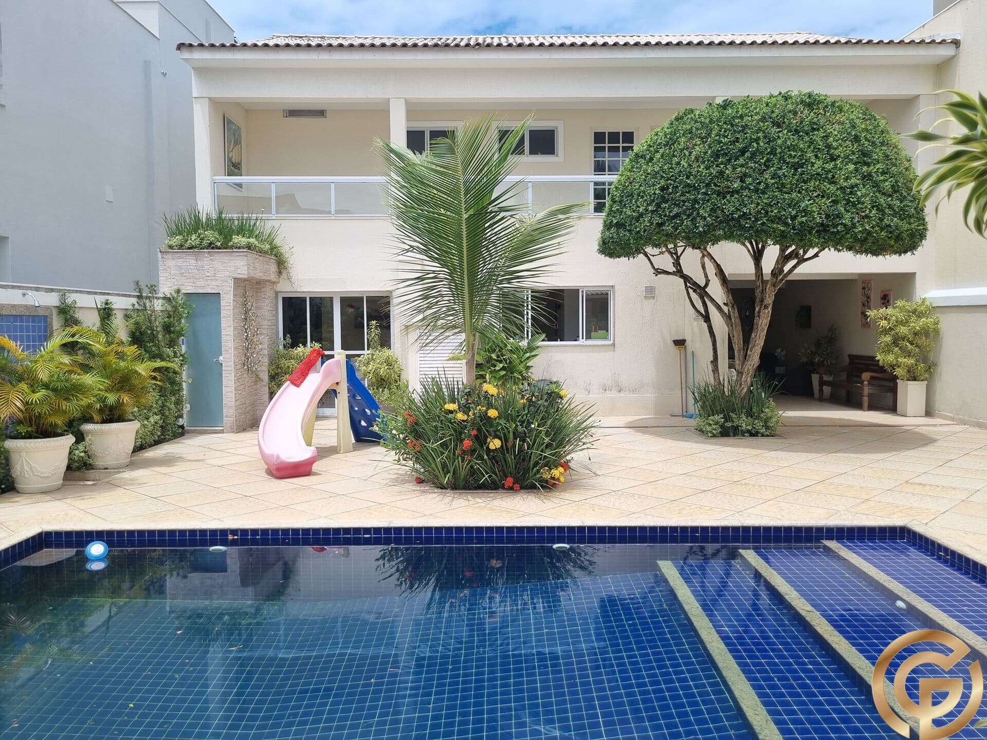 Casa no maior terreno do Rio Mar – 396m² – Segurança 24h Física – Piscina e Gourmet