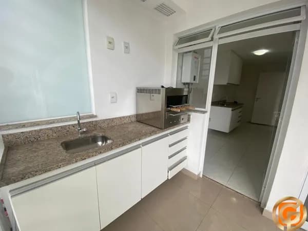 Apartamento com Varanda Gourmet com churrasqueira, 70m², Vaga e um Resort completo com ônibus para o Metrô Barra, no Recreio.