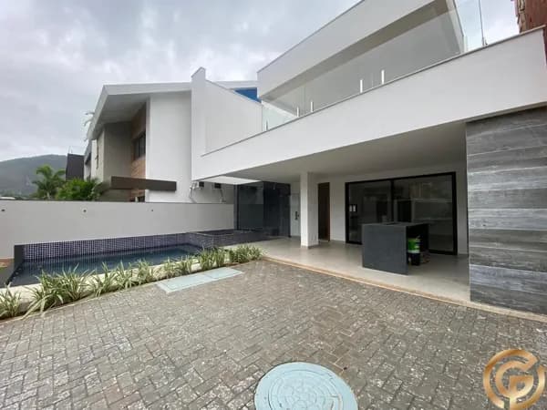 Casa Alto Padrão com até 4 suítes, localização privilegiada próximo à Barra da Tijuca, lazer privativo com Spa, Piscina e Espaço Gourmet.
