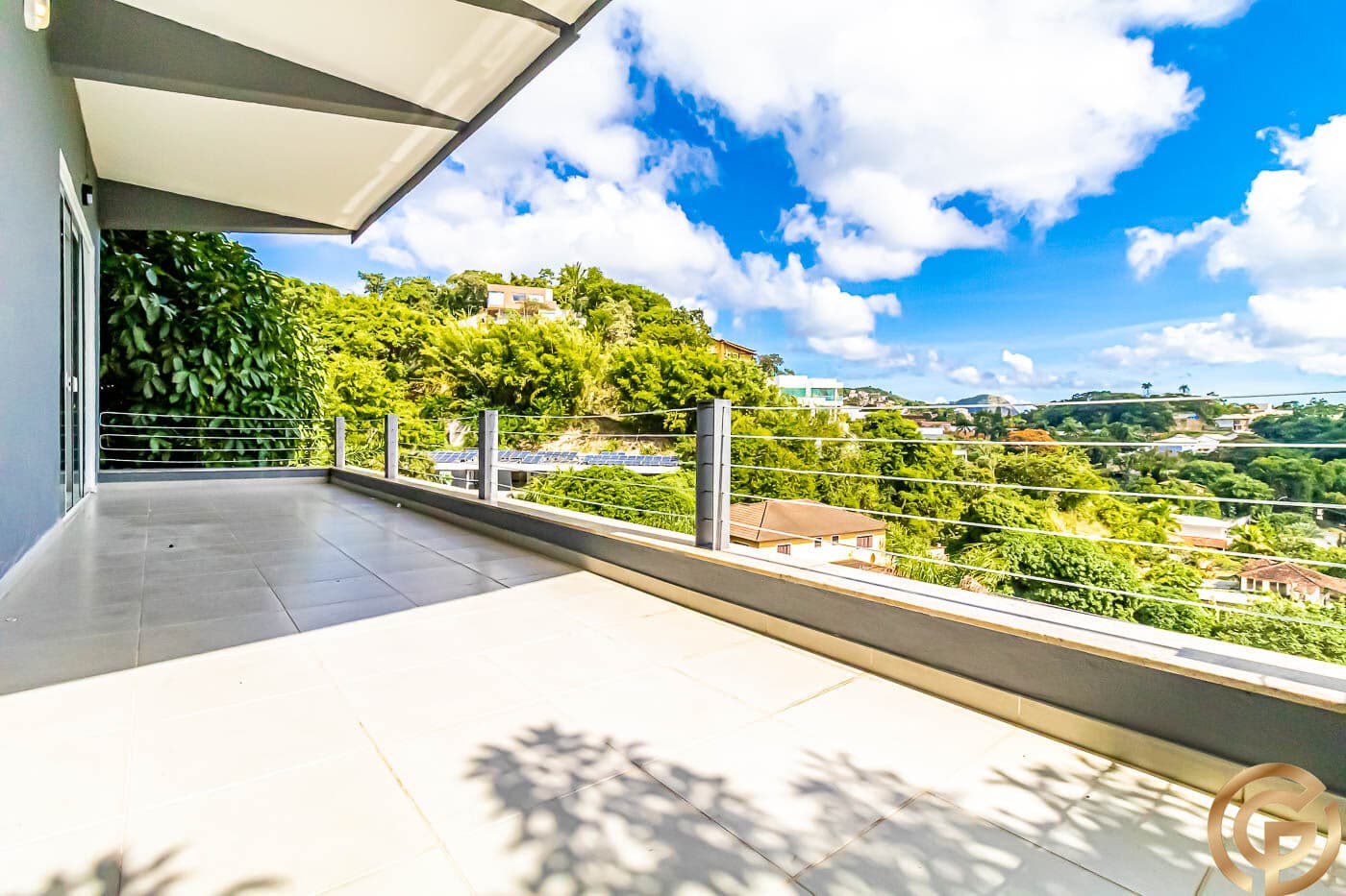 Casa Triplex 436m² com Vista Panorâmica no Condomínio Ubá Independência – Pendotiba