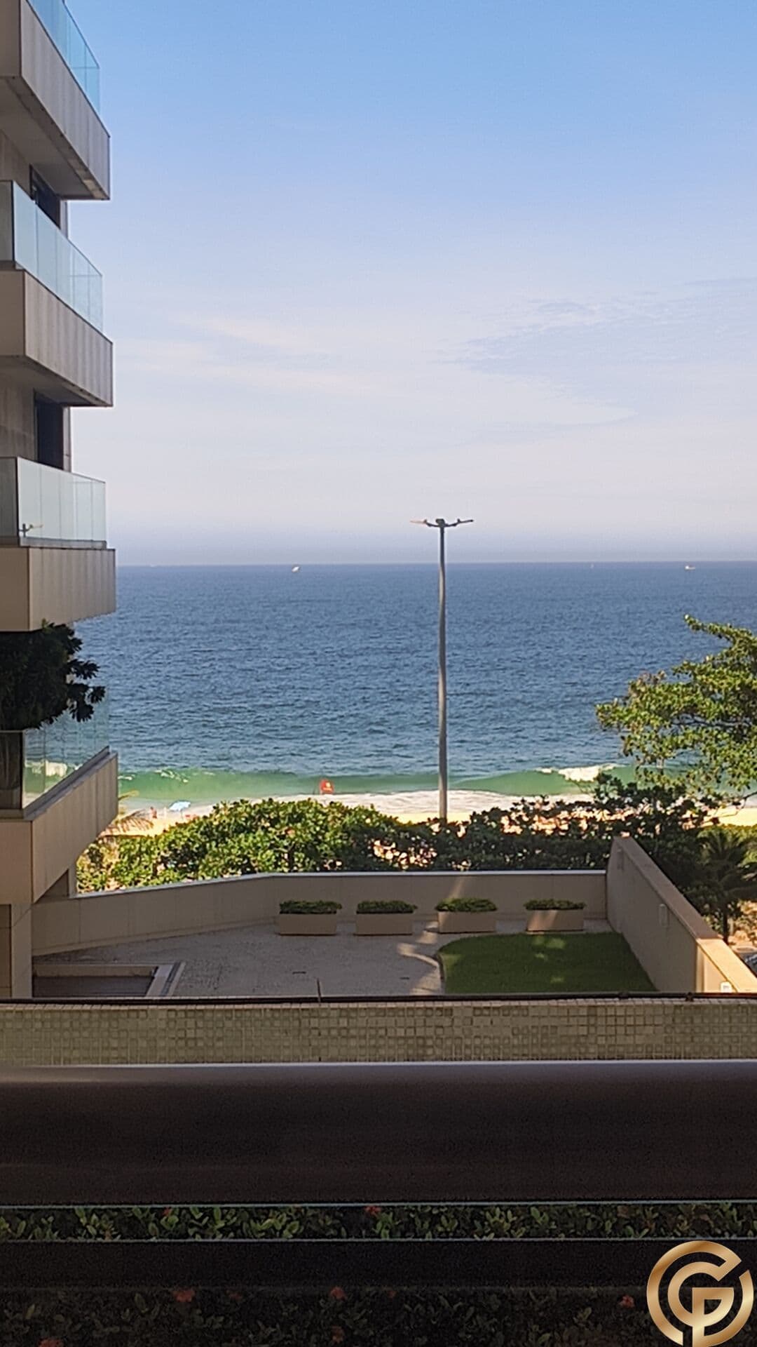 Apartamento Reformado em Alto Padrão, Porteira Fechada, 2 quartos, 82m², Vista Mar no quadrilátero de Ouro de Ipanema