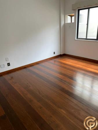 Apartamento lâmina, 180m², 4 quartos, 2 vagas, na Gleba A do Recreio dos Bandeirantes, próximo ao Posto 10.
