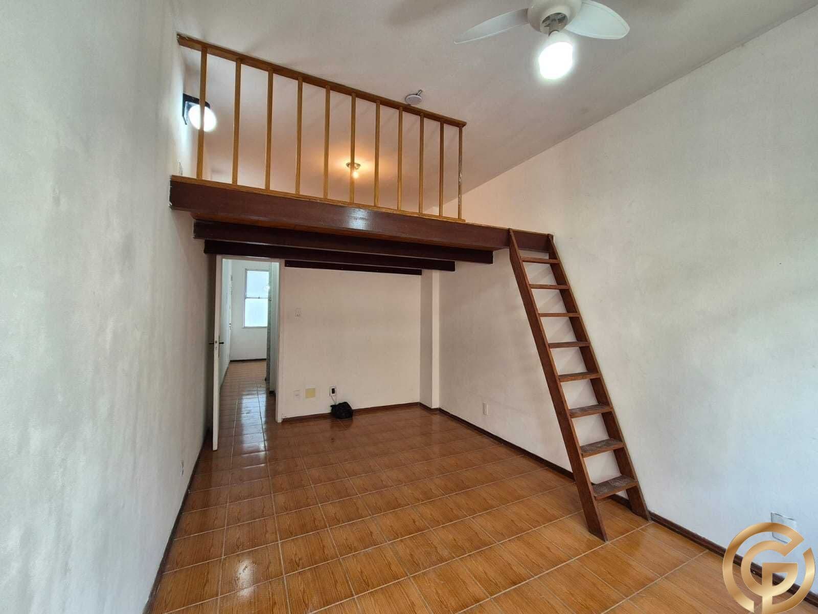 Charmoso apartamento de 31 m² composto por: saleta, quarto com mezanino e janelão, banheiro com armário e box blindex, cozinha acoplada.