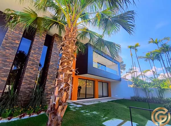 Mansão Alto Padrão, até 6 suítes, 1550m², Quadra de areia, Campo de Futebol, em Condomínio de Luxo na Barra da Tijuca.